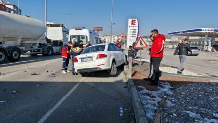 Aksaray’daki Feci Trafik Kazası: 1’i Çocuk 2 Kişi Yaralandı, Sebebi Şoke Ediyor!