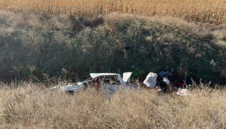 Şanlıurfa’da Korkutan Kaza: Otomobil Sulama Kanalına Devrildi, 5 Kişi Yaralandı